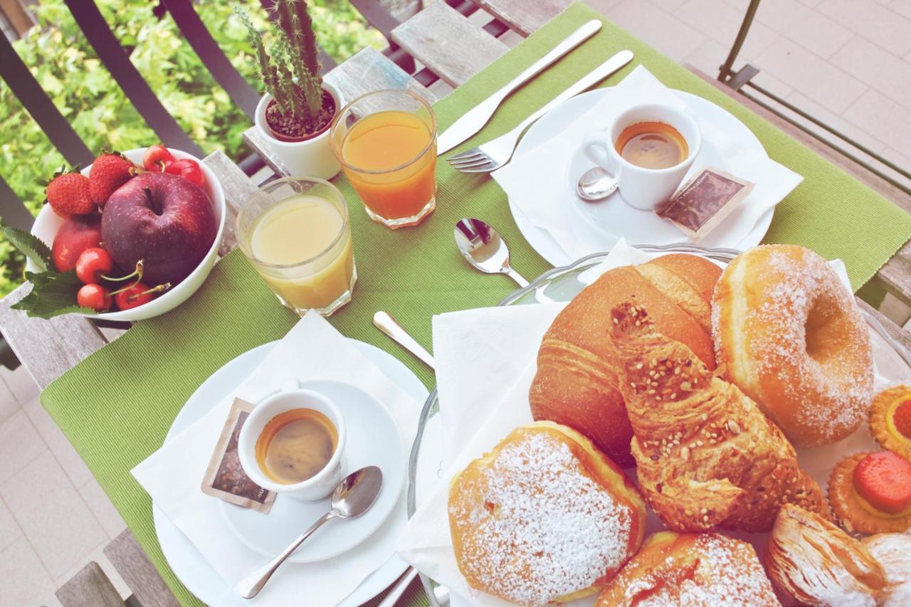 Hotel Aria Di Mare - Bed & Brunch In Centro A Риччоне Екстер'єр фото